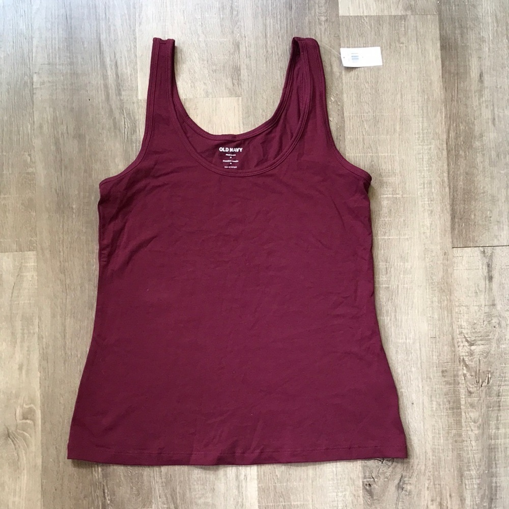 NWT Old navy tank top size medium great layering piece